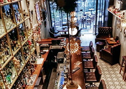 Interior cocteleria charlie