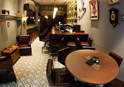 Interior cocteleria charlie