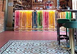 Restaurante decorado con la serie Victorian