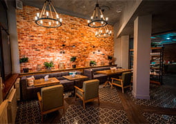 Salón del restaurante decorado con la colección Florentine